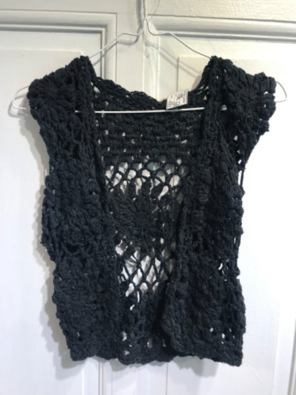 Producto - Saco tejido negro calado- Talle 6/8 años- PRECIO: 13x