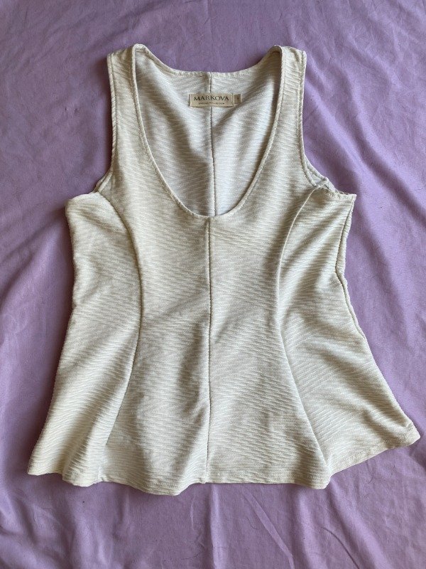 Producto - Remera Markova crema
