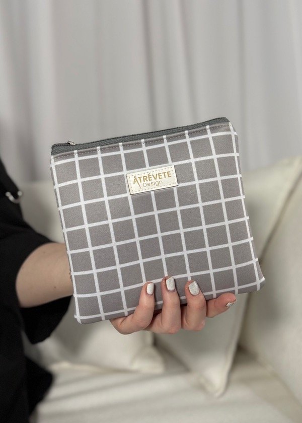 Producto - Estuche cuadrado - cuadrille gris