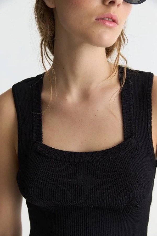 Producto - SWEATER TOP COPENHAGUE  NEGRO