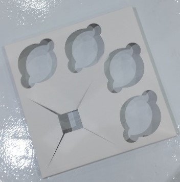 Producto - Box con divisor Bentocake + 4 cupcake