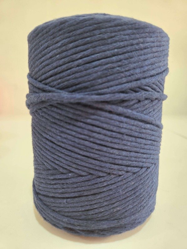 Producto - Hilo de algodón retorcido MACRAME 27 hebras 1/2 kg  AZUL MARINO