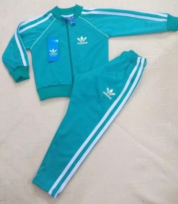 Producto - Conjunto Adicolor oferta Ketten