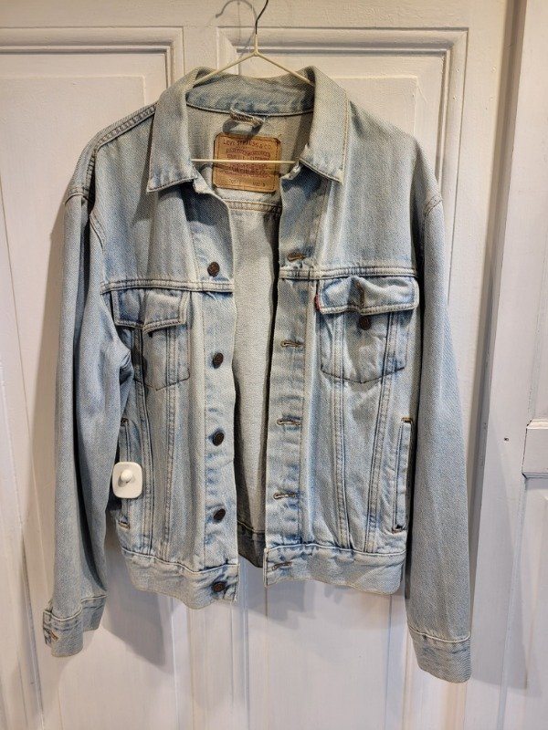 Producto - Campera LEVI'S de jean celeste Talle S - PRECIO: 145X