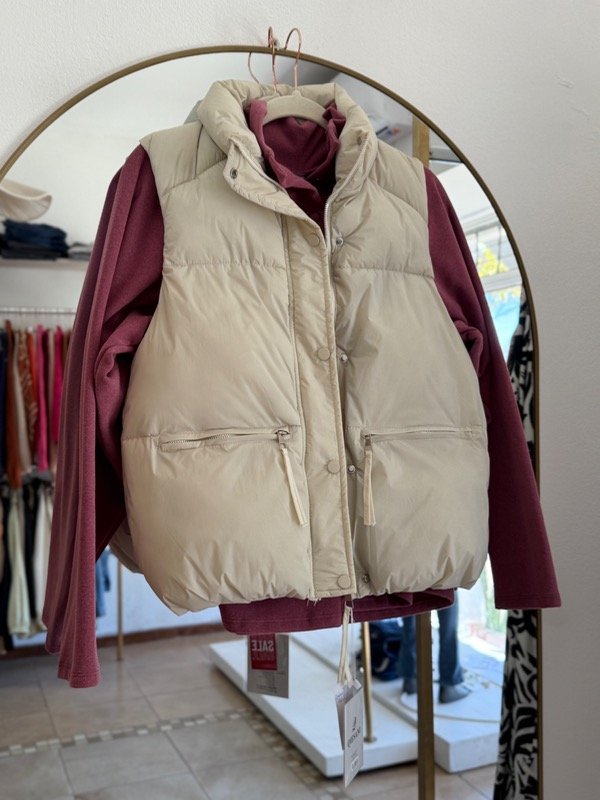 Producto - Chaleco puffer beige  (talle L )