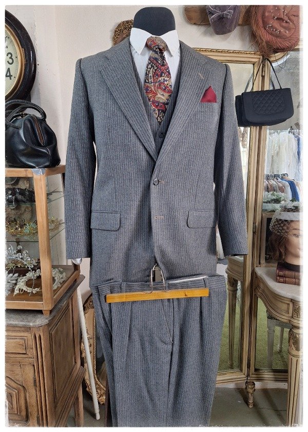 Producto - Traje Completo gris rayadito Talle 40