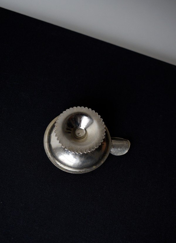 Producto - Antiguo y pequeño cenicero de metal - 1