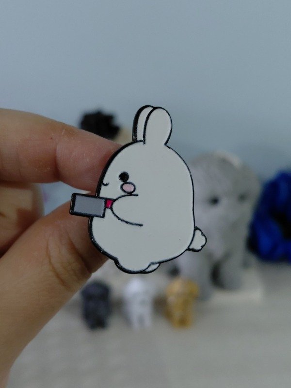 Producto - Pin metalizado - Conejo asesino #2484