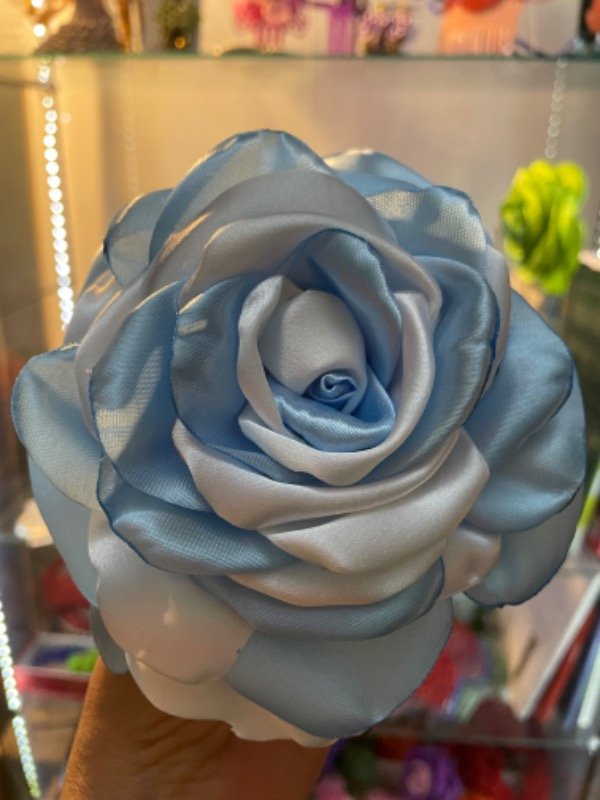Producto - Flor raso celeste y blanco