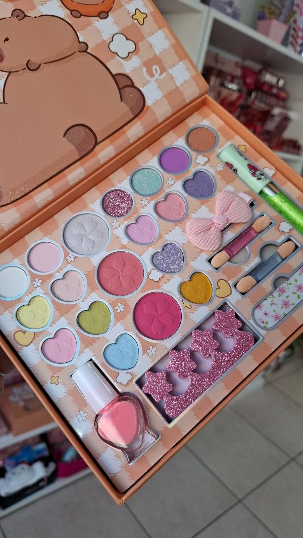 Producto - Kit de maquillaje CAPIBARA