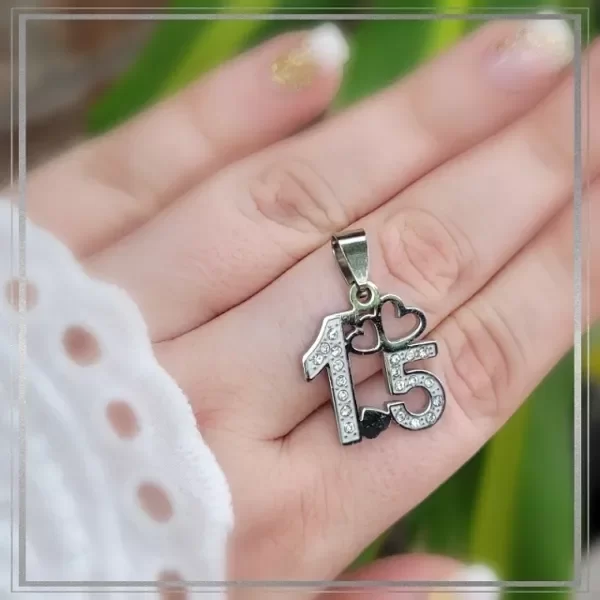 Producto - Dije 15 años macizo con strass