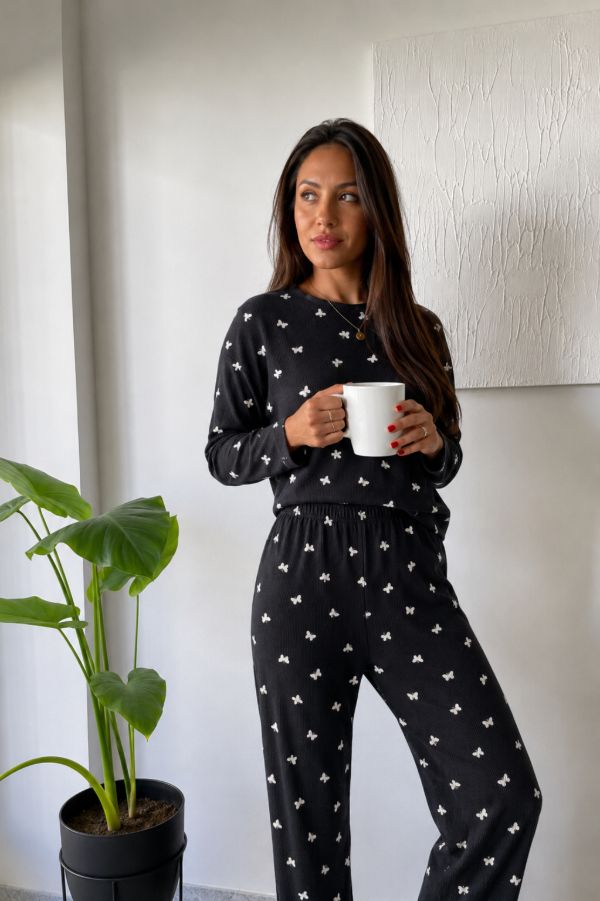Producto - Pijama Nube Largo Negro con Mariposas