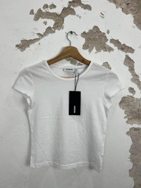 Producto - Baby Tee Weekday