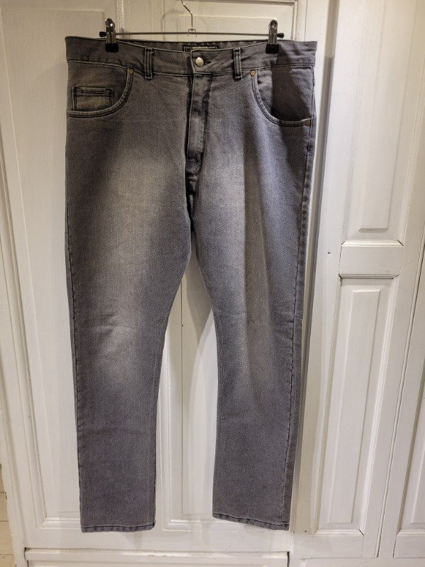 Producto - Jean WAITING gris con desgastes Talle 50 - PRECIO: 56X