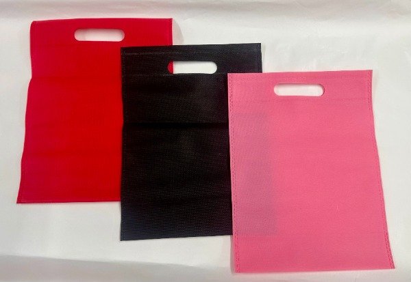 Producto - BOLSA DE FRISELINA medida 22x30x10  -COD. 1602 (rosa, negra o roja )