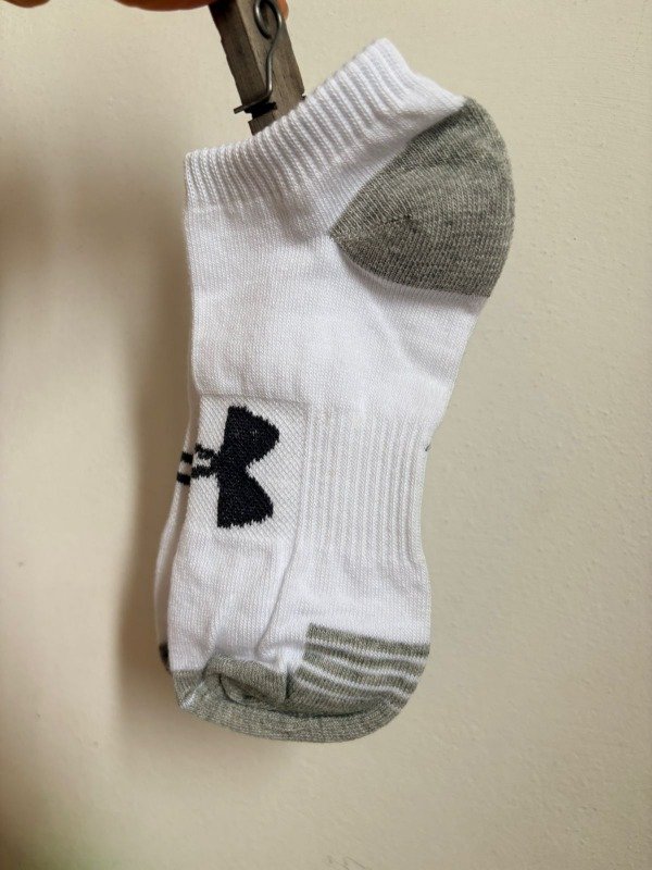 Producto - Under armour blanca con elástico en empeine