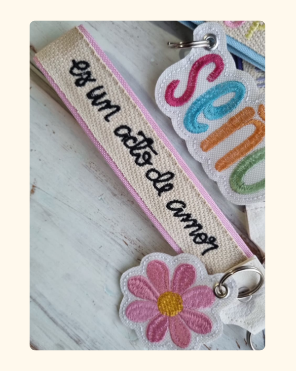 Producto - Llavero + Charms- Día del Maestro- "ENSEÑAR ES UN ACTO DE AMOR" - 2