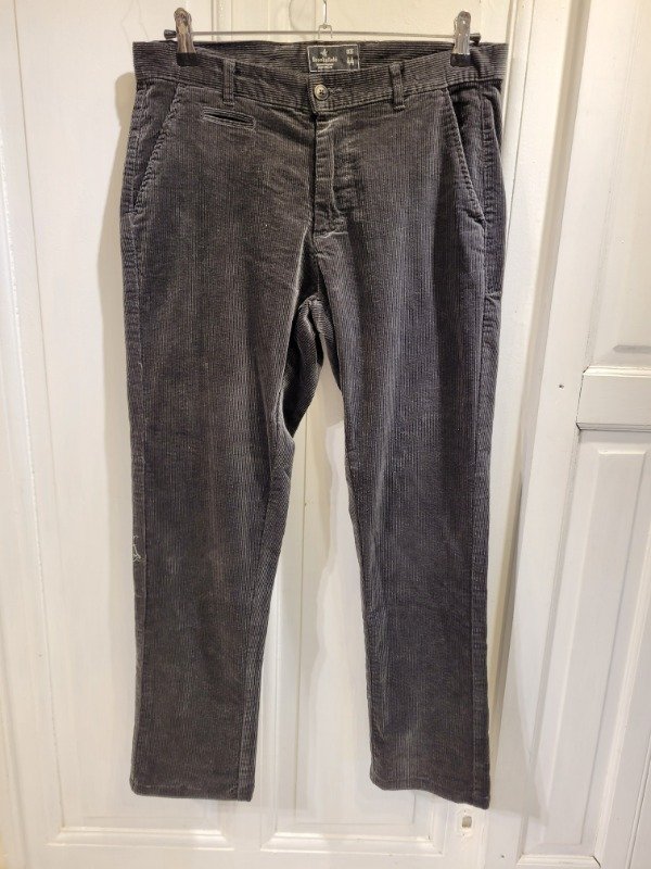 Producto - Pantalón BROOKSFIELD gris oscuro de corderoy Talle 44 - PRECIO: 48X