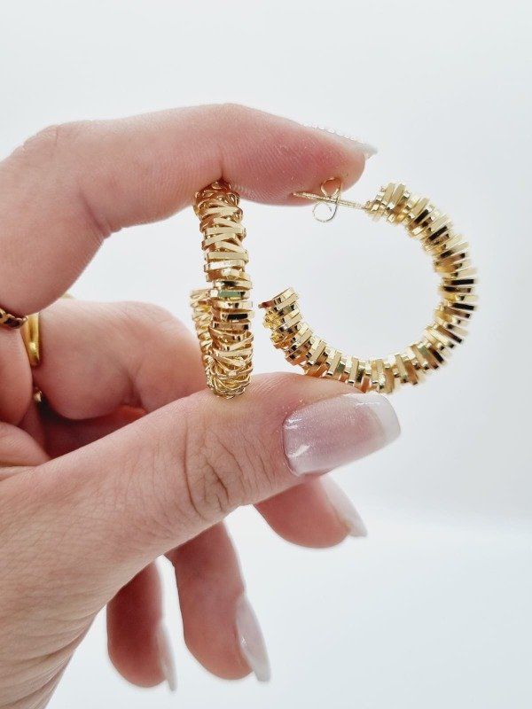 Producto - Aros acero dorado pasante semi argollita escallas dor