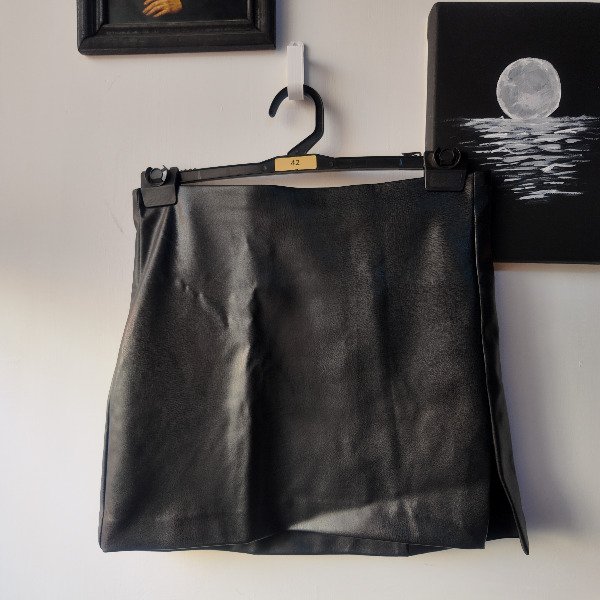 Producto - Falda corta ecocuero HyM