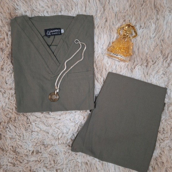 Producto - Ambo Frida Verde Militar