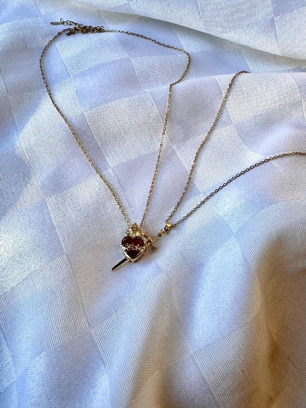 Producto - Collares corazón y espada