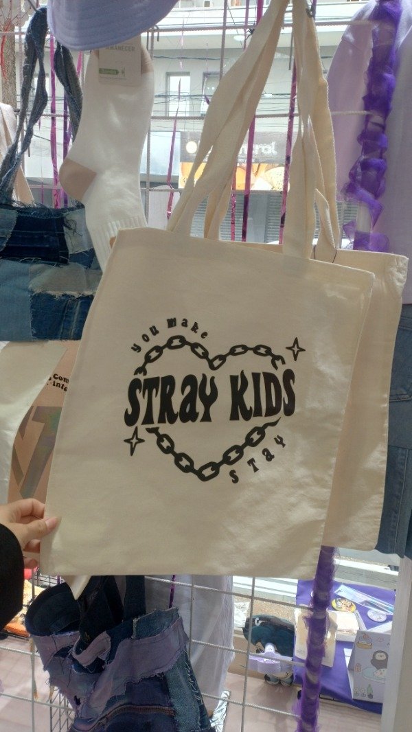 Producto - Tote Bag SKZ 'You Make Straykids Stay'