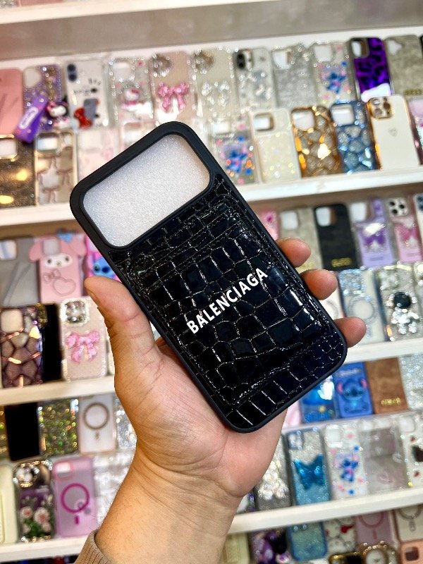Producto - Funda Balenciaga con Tarjetero Mag Safe iPhone 17 pro / 17 pro max - 0