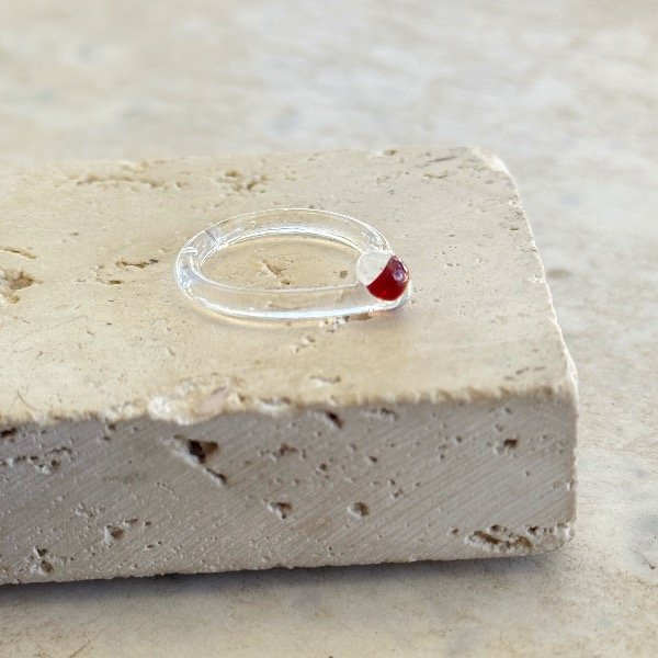 Producto - Anillo de vidrio transparente rojo - 1