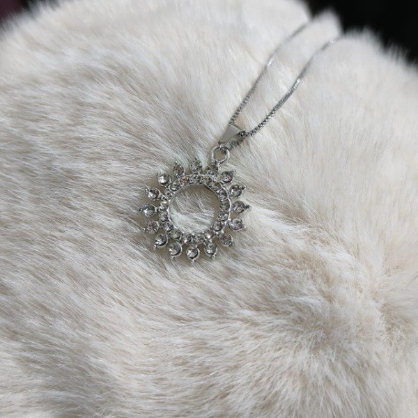 Producto - Collar sol brillante plateado - Acero