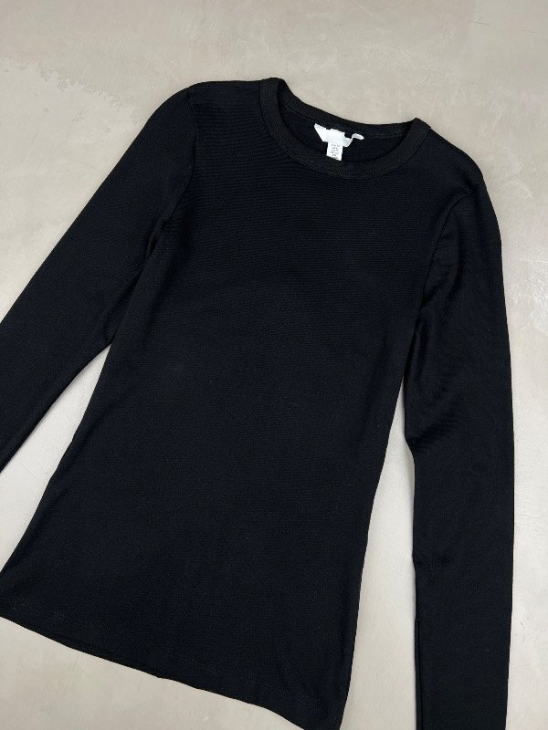 Producto - Essential Black T-Shirt - 2
