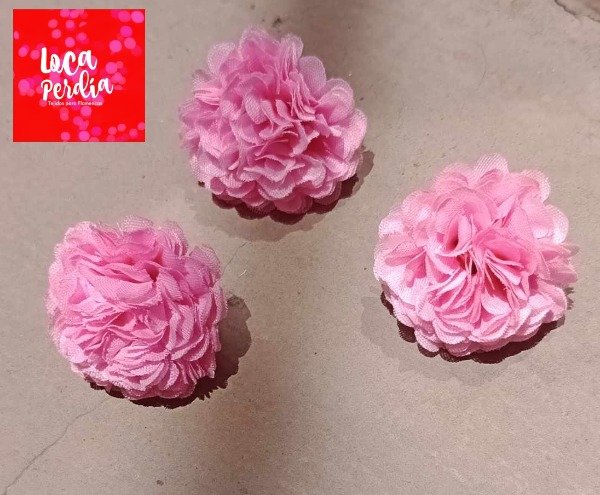 Producto - Trío De Flores 3 Cm Con Pinza Rosa