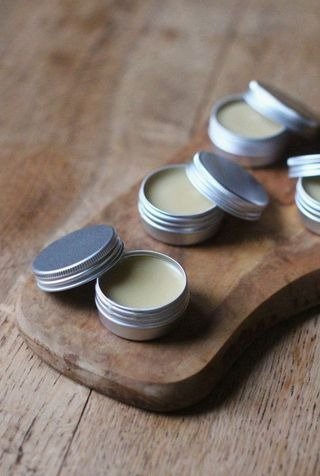 Producto - Bálsamo labial latita