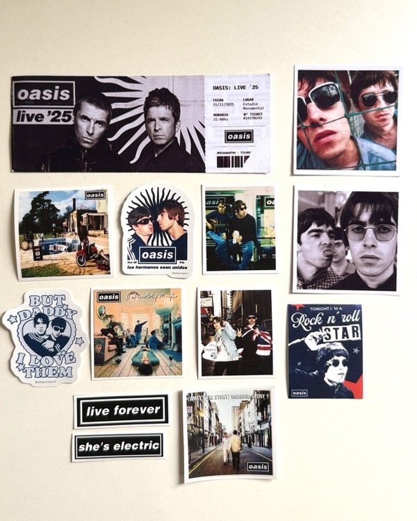Producto - Set OASIS x10 stickers + entrada y polaroids - Oasis en River