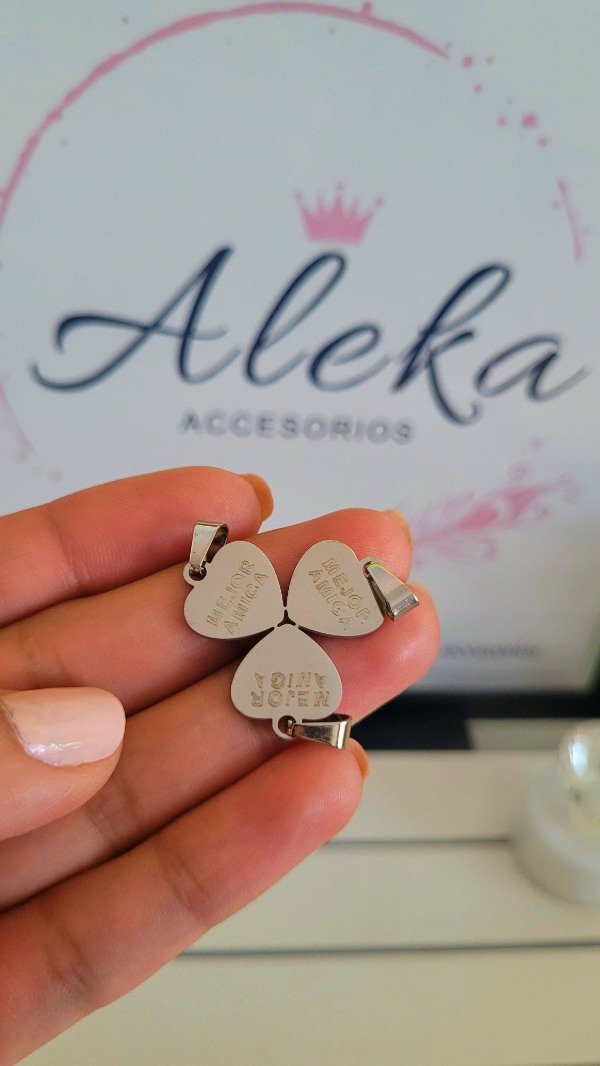 Producto - Dije para compartir con amigas de acero quirúrgico