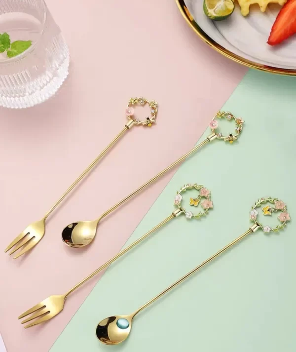 Producto - CUCHARITA DORADA MANGO CON FLORES Y MARIPOSA