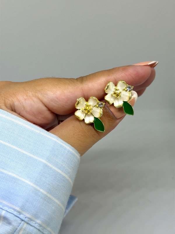 Producto - Aros flor 3 blancas