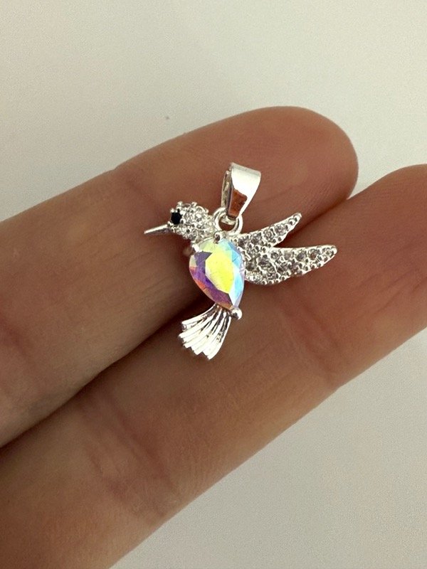Producto - DB638 Dije colibrí cubik tornasolado y micropave acero blanco 1 cm