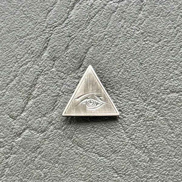 Producto - Pin Ojo que Todo lo Vé - 1