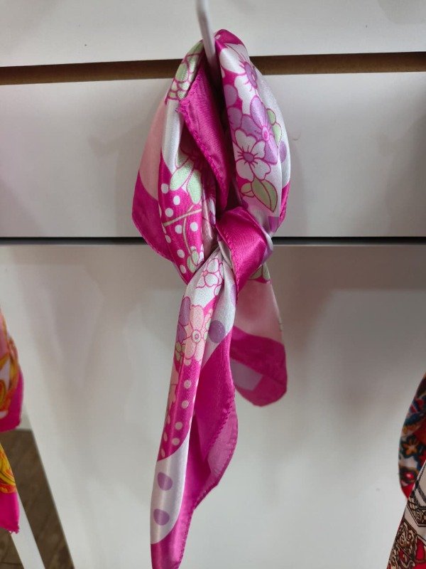 Producto - Pañuelo fucsia