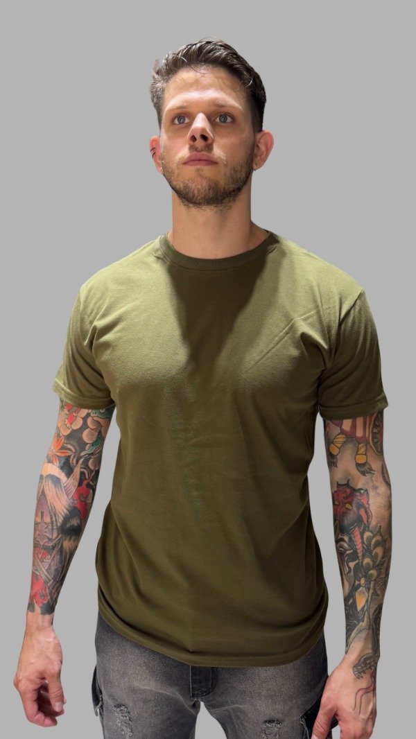 Producto - Remera clasica verde militar