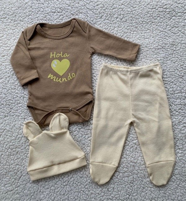 Producto - Ajuar Hola Mundo Tostado