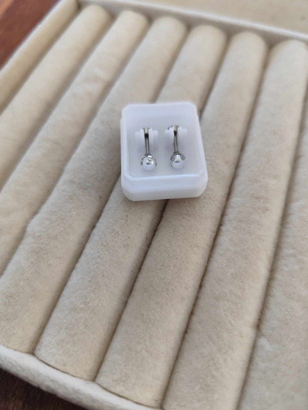 Producto - Aros abridor perla con engarce. Tamaño S. Acero quirúrgico.