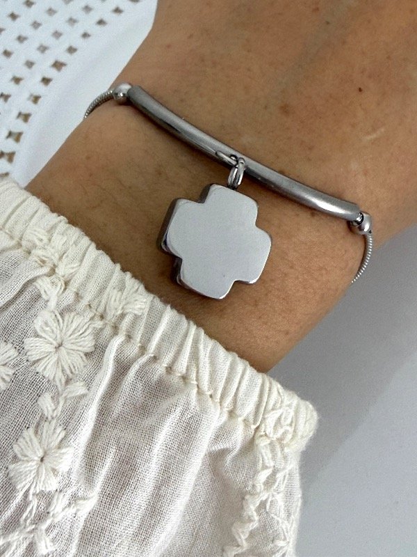 Producto - P797 Pulsera regulable con dije macizo cruz