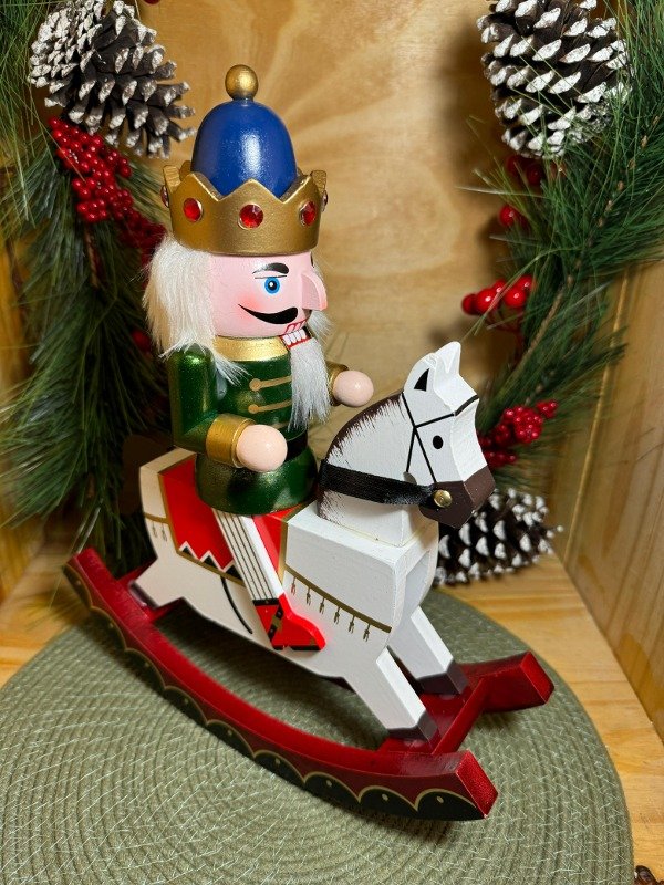 Producto - Cascanuez 30 cm con caballo mecedor cód. 1402C (Efectivo: 50.320)
