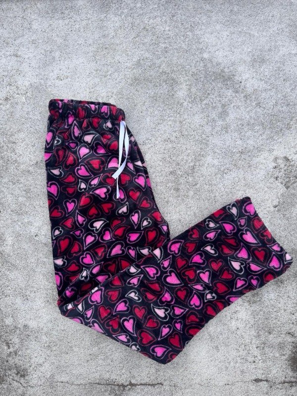 Producto - Pantalon Polar Soft Negros Corazones Rosas y Rojos