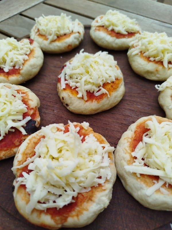 Producto - 10 Pizzetas de muzzarella