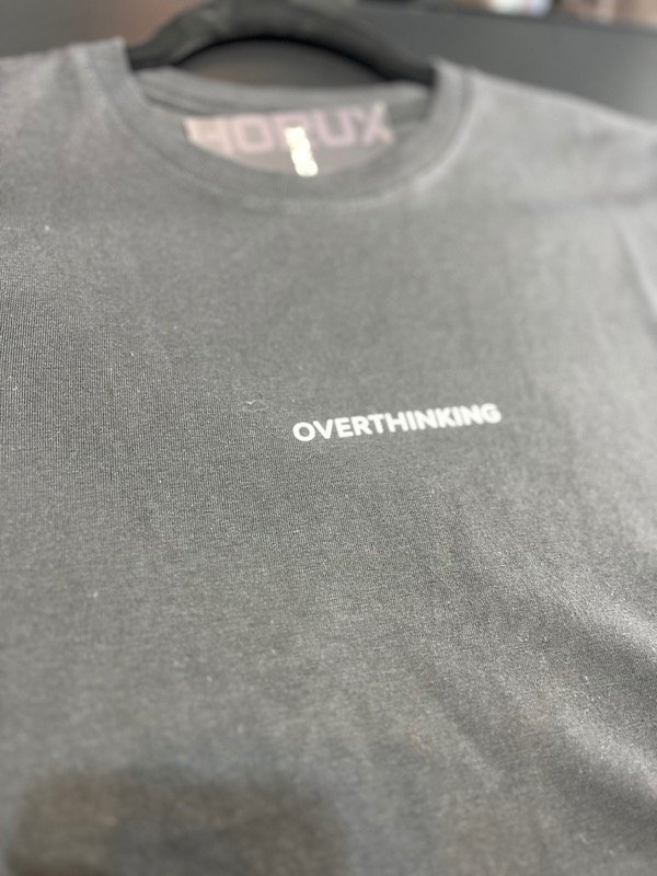 Producto - Remera Overthinking