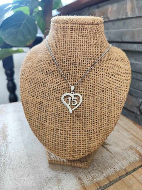 Producto - Collar corazón 15 años. Acero quirúrgico.