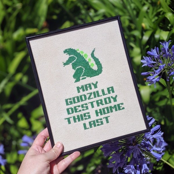 Producto - Bordado Godzilla